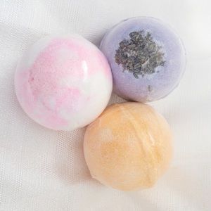 CHARMED AROMA BATHBOMBS
